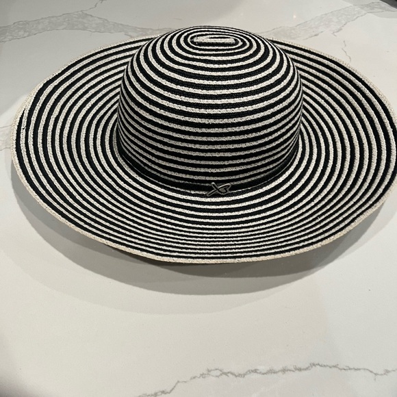 Betmar Black and White Striped Women's Hat - Picture 4 of 5